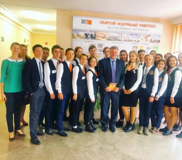 Моу лицей 1 ачинск. Лицей номер 1 ачинск. Моу лицей 1 ачинск. Учителя лицей 1 ачинск учителя. Директор лицея 1 ачинск.