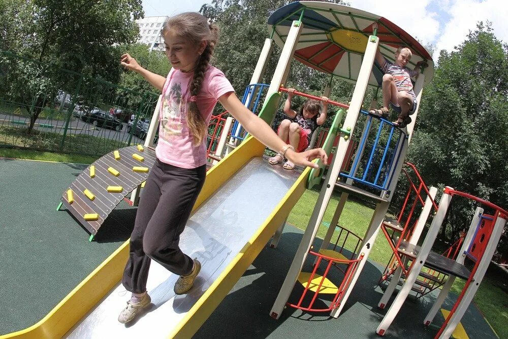 стать площадкой. дети на детской площадке. мой район гостиный двор. детские площадки. безопасность на детских площадках.