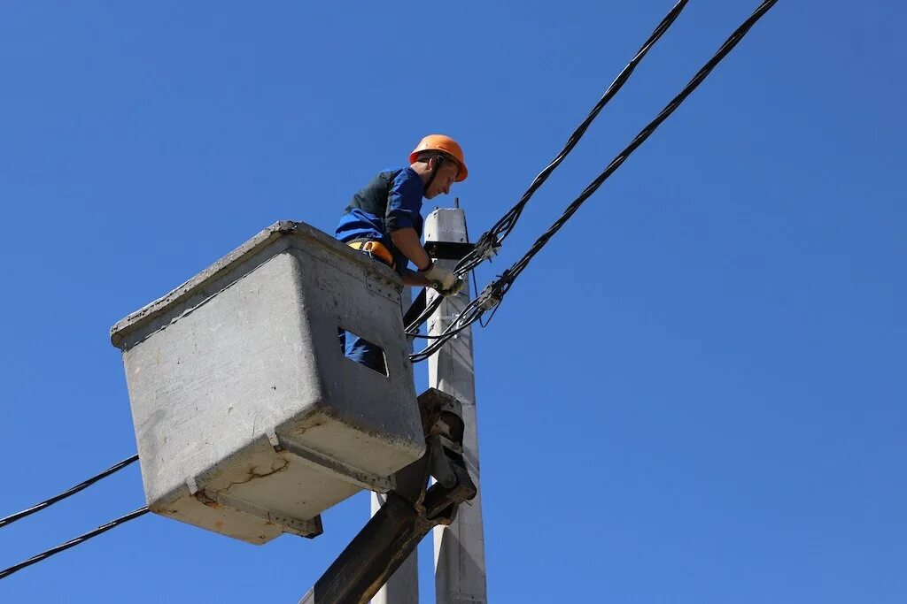 алупка крымэнерго. крымэнерго отключения симферополь. отключили свет в нефтяниках. крымэнерго феодосия. автокран гуп крымэнерго.