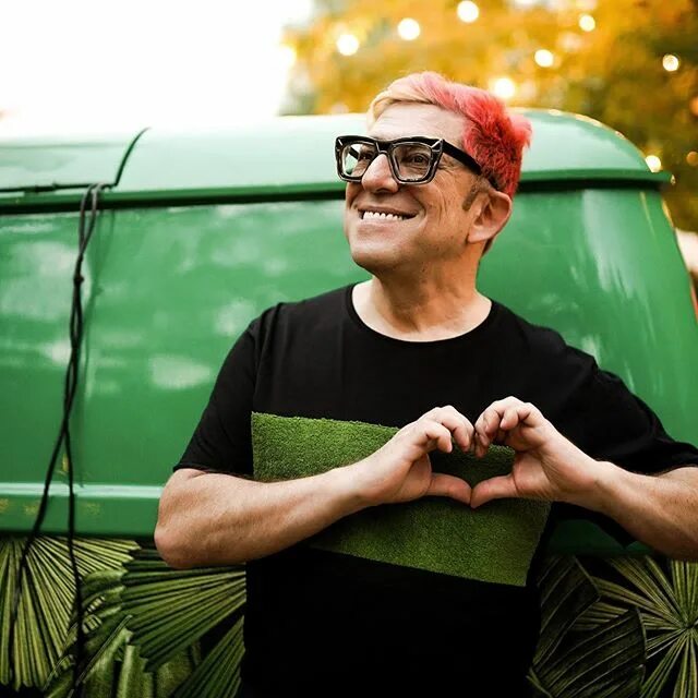 Гарик корогодский реклама про войну. Гарик корогодский в молодости. Гавриил юшваев гарик махачкала. Гарик корогодский сын. Гарик корогодский в молодости.