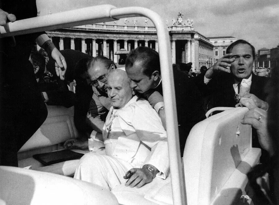 Момент покушения. Папа Римский 1981. Покушение на папу Римского 1981.