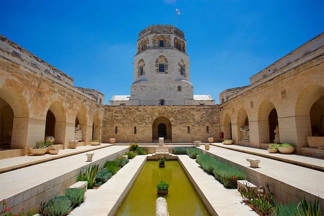 Иерусалим старый город. Иерусалим стена плача храмовая гора. Церковь святого петра в галликанту. Храм в израиле. Иерусалим "хурва".