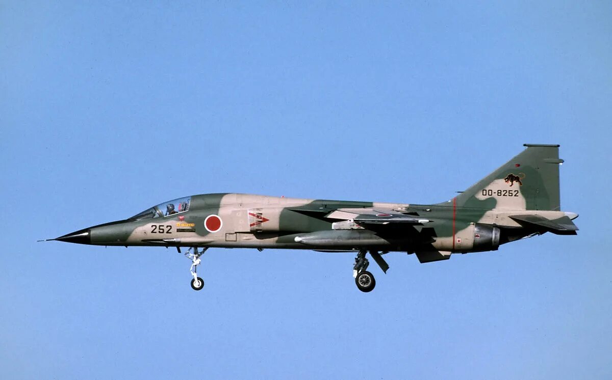 Mitsubishi f. Mitsubishi f-1. Японский истребитель Мицубиси f 1. Mitsubishi f-1 ВВС Японии. F-1-2 Mitsubishi.