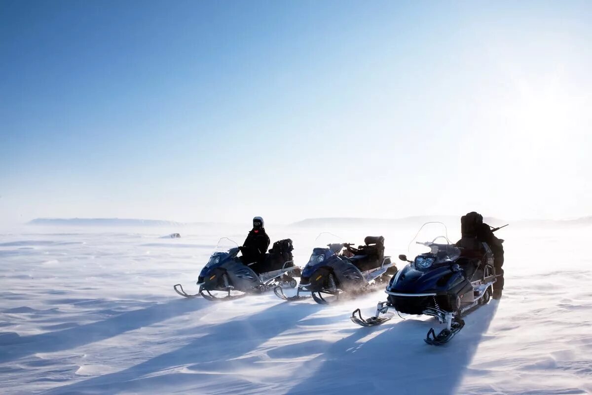 Снегоход для рыбалки. Много снегоходов. Снегоходы на Байкале. Рыбоохрана снегоход зима.