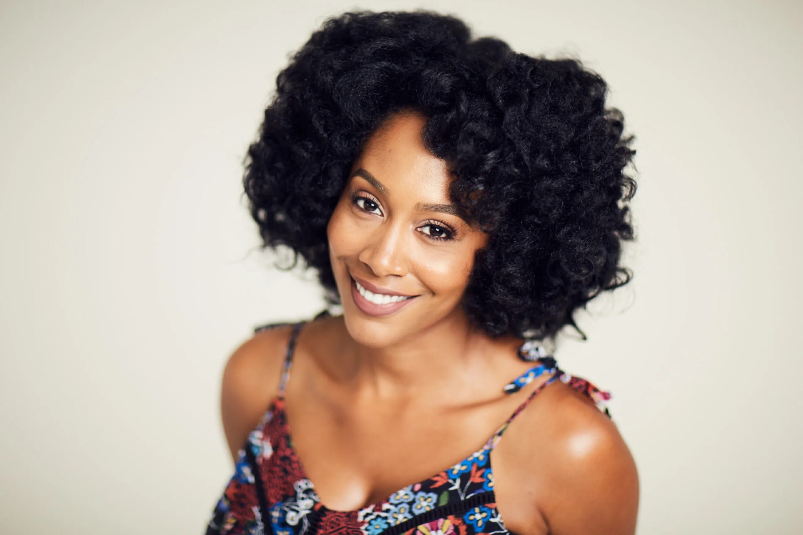 Experience simone. Симон Миссик. Симон Миссик Simone Missick. Симон Миссик горячее.