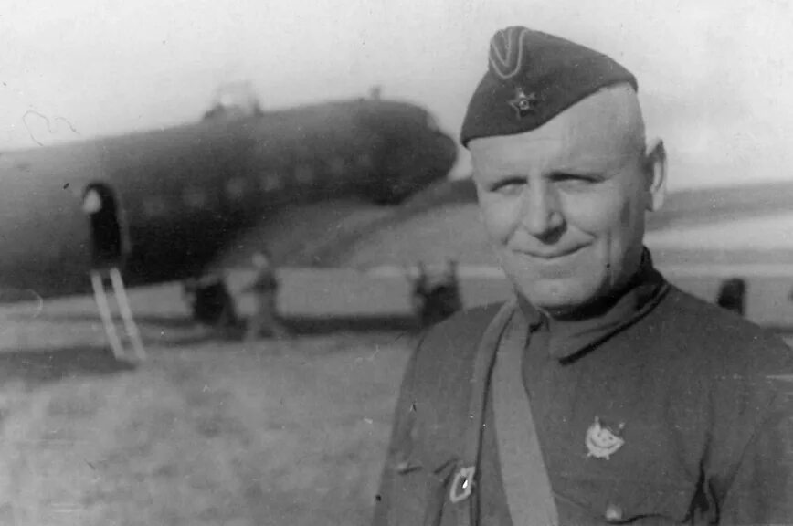 Леонов иван антонович герой россии. Анна белоусова летчики особого назначения. Журавль в небе сериал 2020. Шлемофон летчика истребителя 1940. Летчики белорусова.