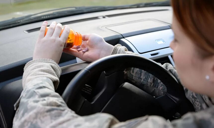 Можно ли обезболивающее за рулем. Лекарства за рулем. Можно ли обезболивающее за рулем. Опасные таблетки. Лекарства которые нельзя за рулем.