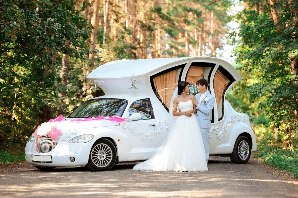Прокат для фотосессии. Машина на свадьбу. Невеста в машине. Машина молодоженов. Лимузин карета на свадьбу.
