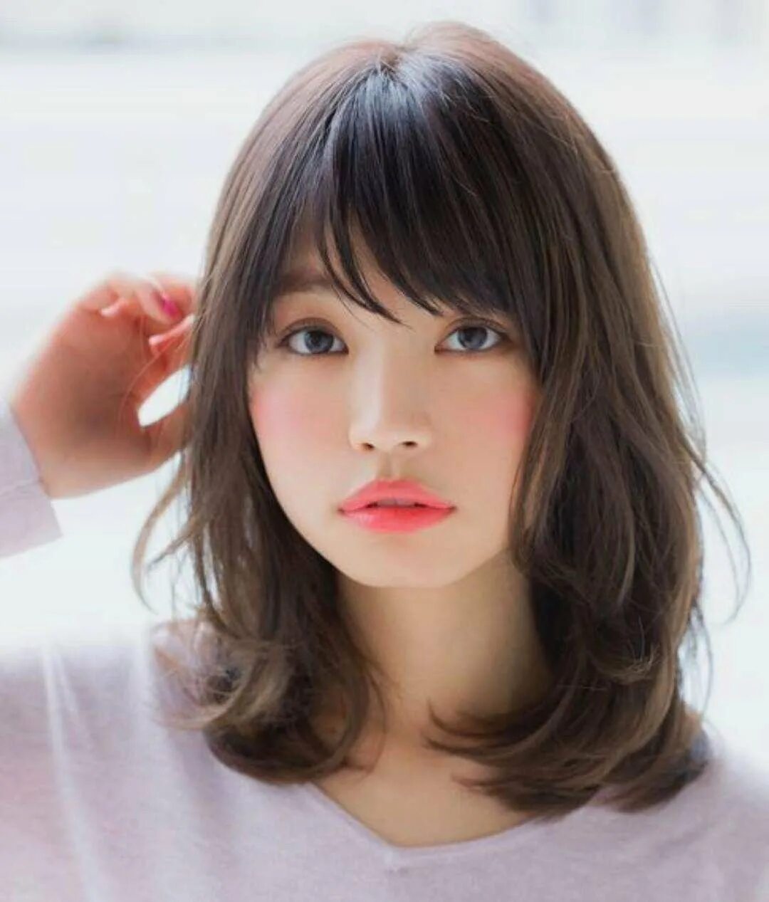 стрижки с челкой корейские на средние. корейские прически каре с челкой. корейские стрижки на средние волосы. средние волосы с корейской челкой. стрижки с челкой корейские на средние.
