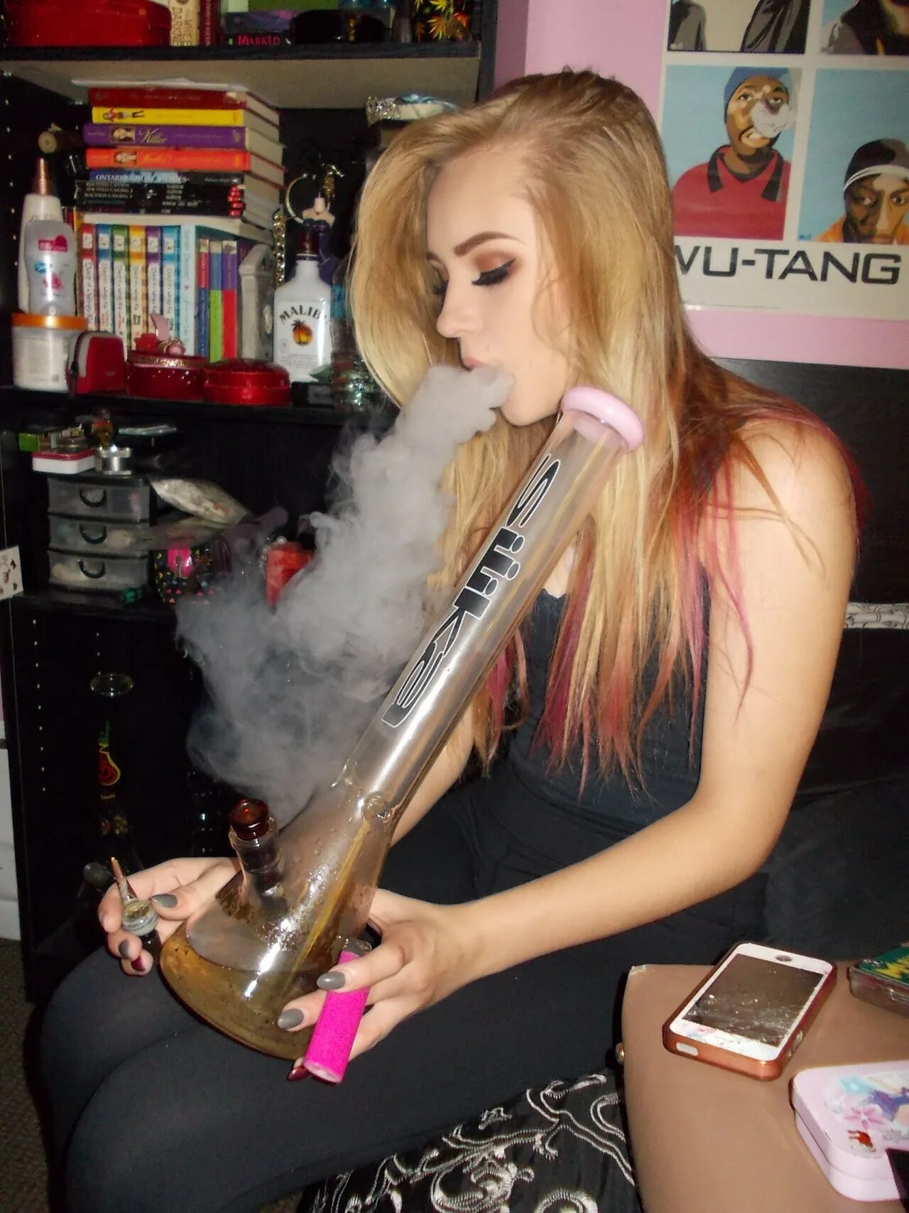 бонга бонга пары хсам. бонг крэг. Bongo bong. курительная трубка bong. бонга бонга пары хсам.