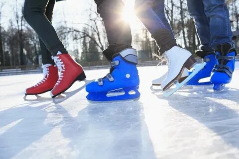 Коньки на катке фото
