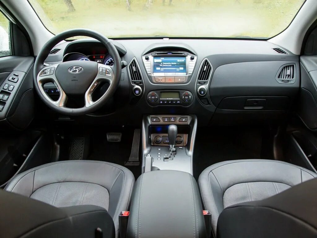 Хендай айх. Хендай ix35 салон. hyundai ix35 2014 interior. hyundai 35 ix35. хендай ай икс 35 салон.