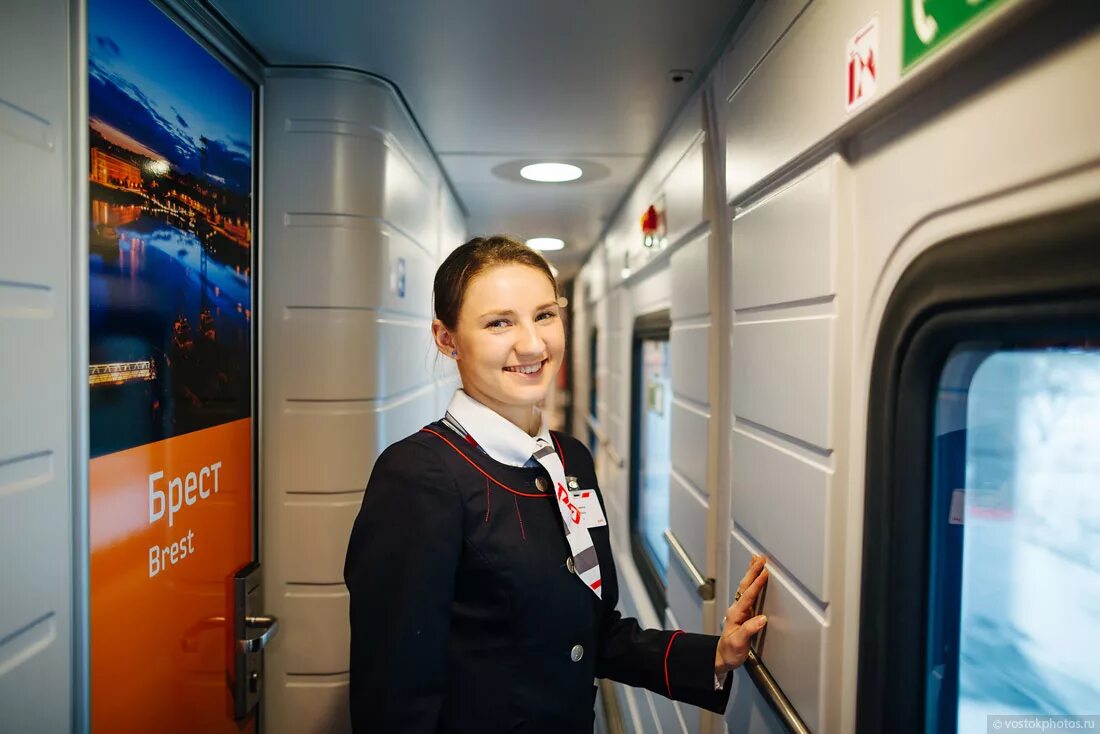 Москва берлин лететь. Поезд стриж москва берлин. поезд москва берлин. поезд ржд москва берлин. новый поезд москва-берлин.