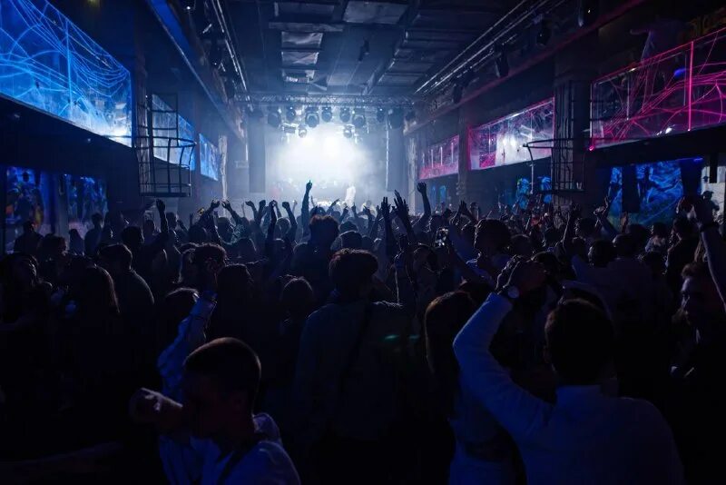 бардин бар екатеринбург. клуб работает. клуб мод спб вместимость. ночной клуб в москве. шёлковая курица кузнецы ресторан.