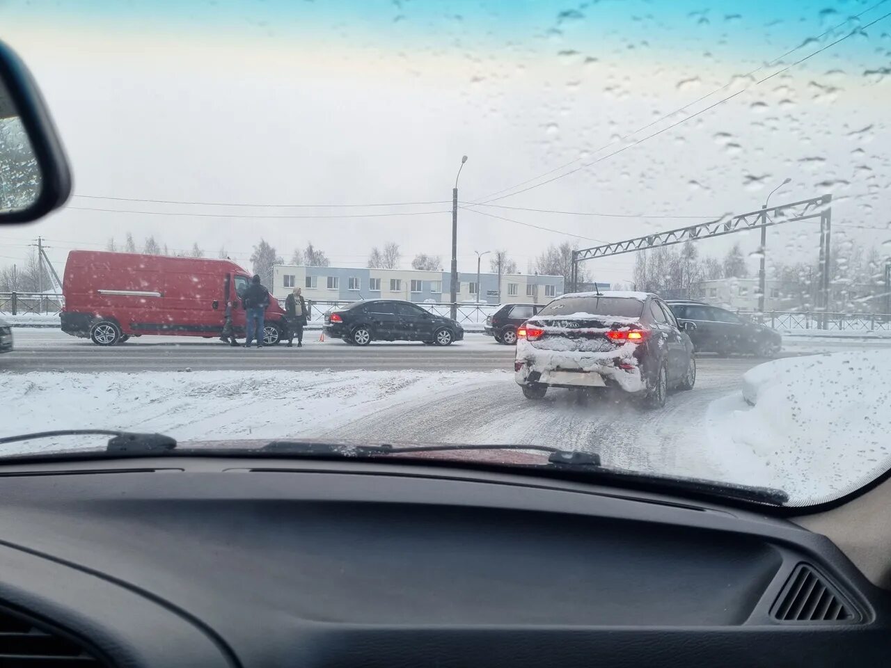 Пробки на дорогах зимой. Снегопад в Питер на дорогах. Авария гололедица Санкт Петербург. Гололед на дороге в Питере машины. Почему февраль 2024 плохой