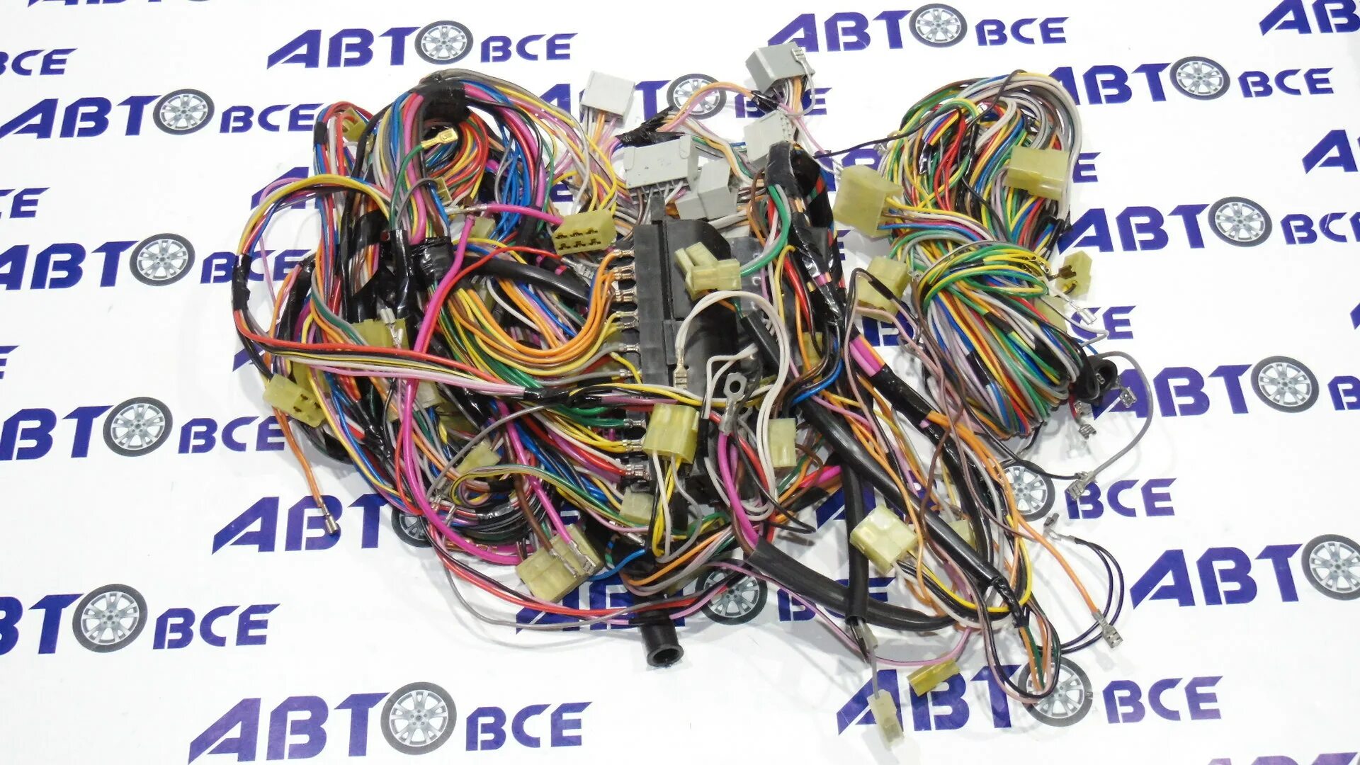 Проводка 2121. Проводка 2121. Проводка ваз 2121. Эл схема нива 2121 карбюратор. Схема электрооборудования ваз 2121 карбюратор.