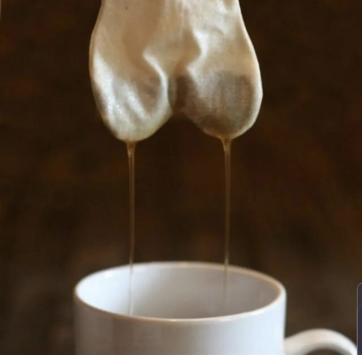 Чайный пакетик. Заварник чая в виде задницы. Чайный пакетик яйца. Чайные пакетики для заваривания чая. Заварник для чая с какашкой.