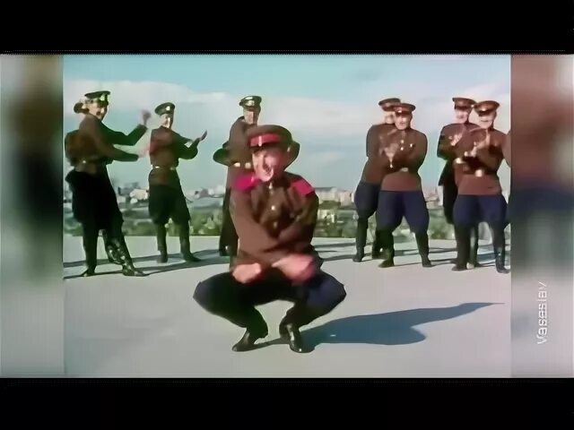 Где солдат танцует. Ансамбль Александрова танцы 1965. Солдатский танец 1965. Советские солдаты танцуют. Солдаты пляшут.