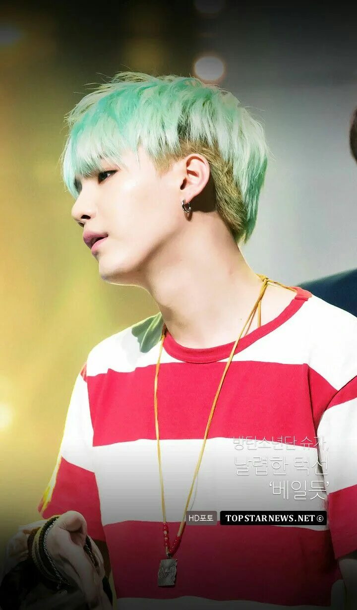 Юнги в зеленом. Мин Юнги в профиль. Шуга андеркат. Suga BTS Green. Мин Юнги андеркат.