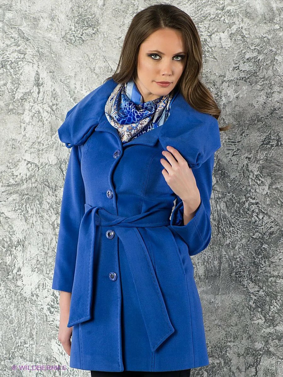 Синее пальто купить. Пальто климини голубое. Синее полупальто. Пальто синего цвета. Темно синее пальто.