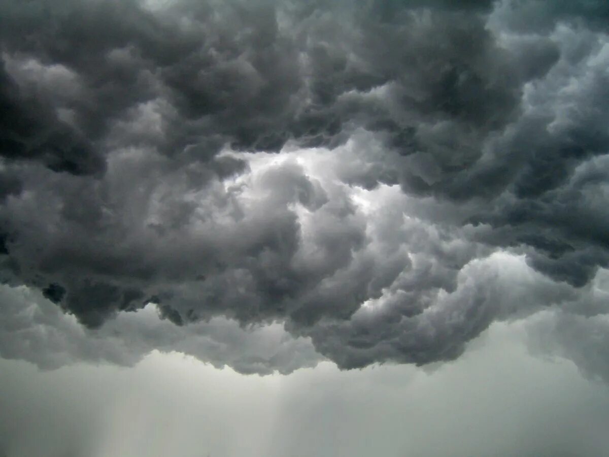 Асператус. Грозовые тучи. Черные тучи. Небо с тучками. Туча рвать.