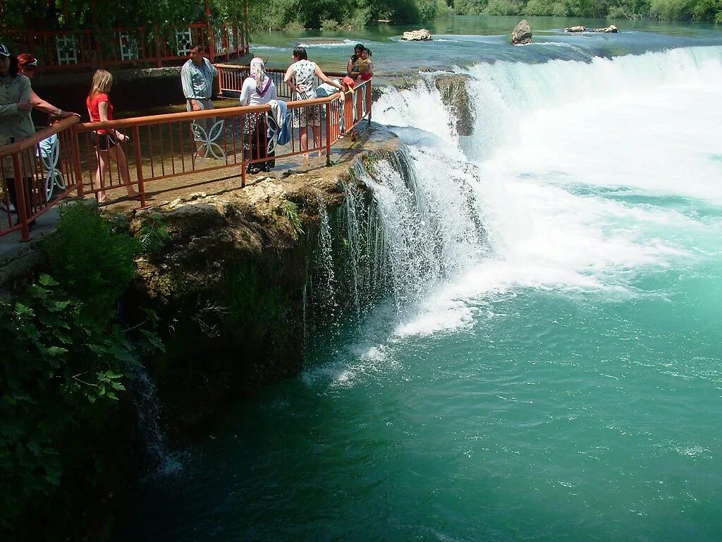 Manavgat antalya. Водопад Манавгат. Манавгат Турция. Водопад Манавгат в Сиде. Водопад в Манавгате Турция.