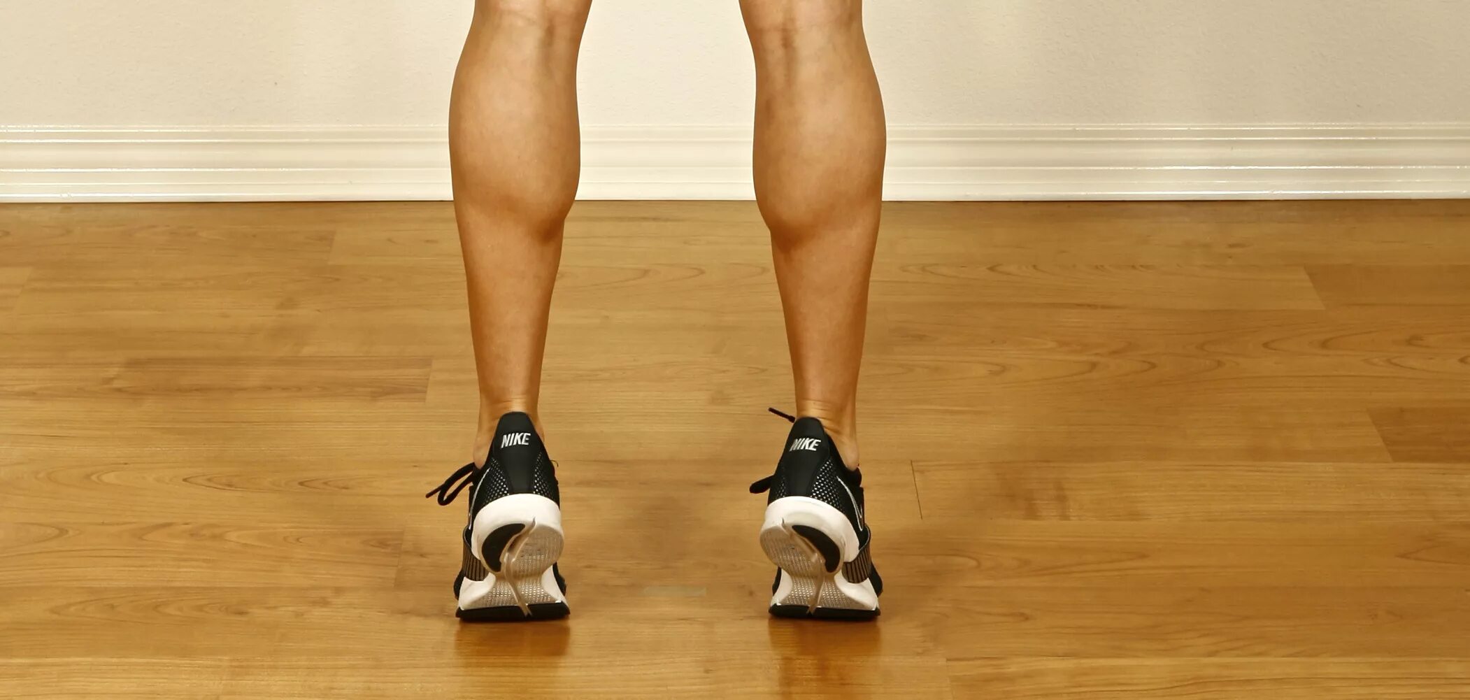 Грин массел. Болят икры ног у женщин. Болят икры ног у женщин. Ноги боль икроножная мышца. Усталость ног.