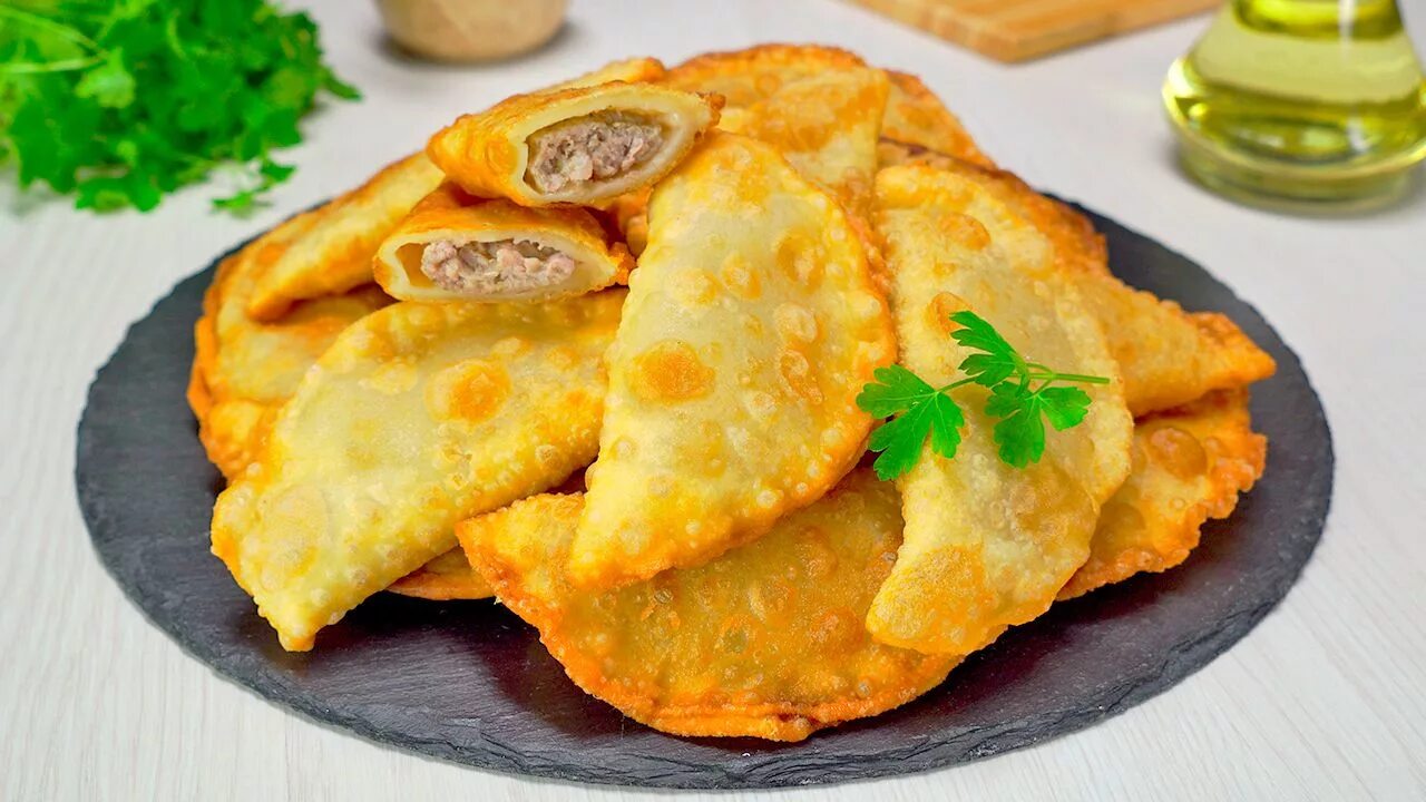 Рецепт сочных чебуреков с мясом. Посикунчики чебупели. чебуреки. чебуреки с мясом. маленькие чебуреки.
