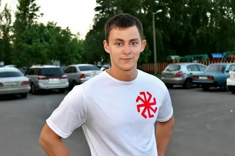 Дмитрию 35 лет
