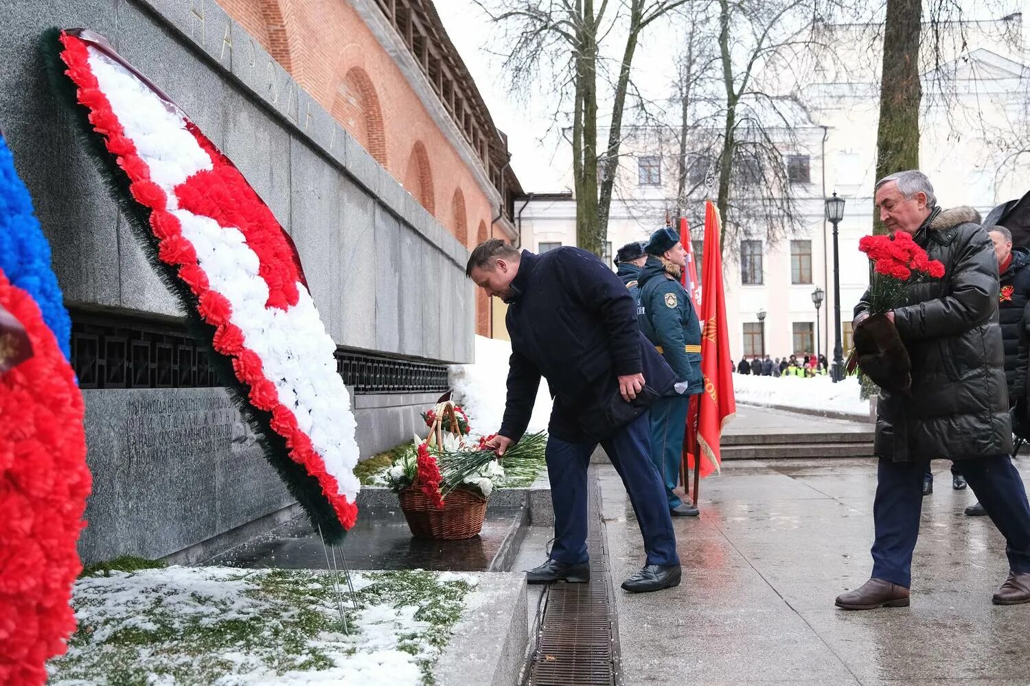 Кто поднял знамя в день освобождения новгорода. День освобождения Новгорода. Освобождение Великого Новгорода от немецко-фашистских. День освобождения Новгорода от немецко фашистских захватчиков. С днем освобождения Великого Новгорода от немецких захватчиков.