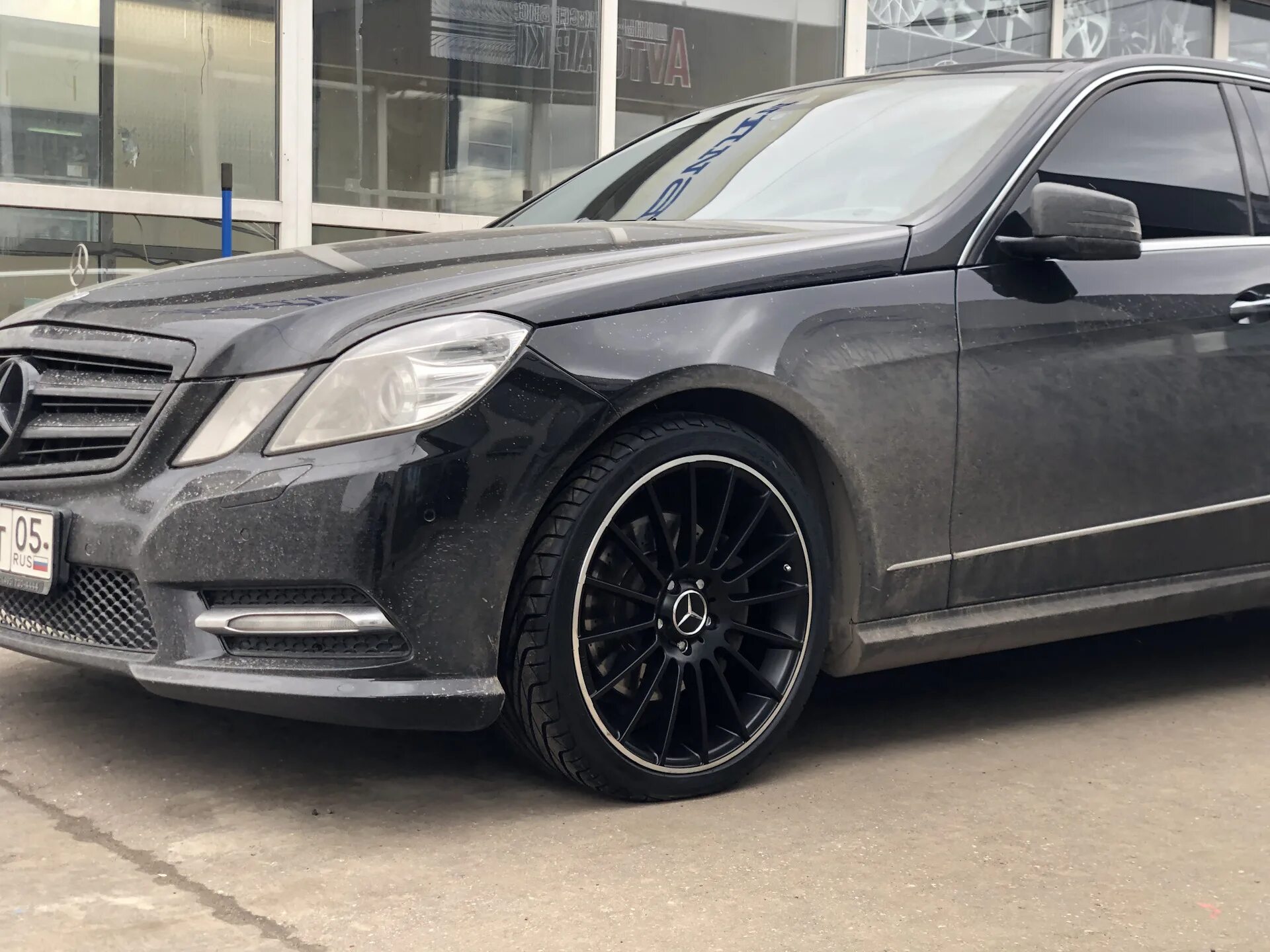 Диски e class. Mercedes w212 r18. diski mercedes w212. мерседес w212 r19. диски мерседес e212.