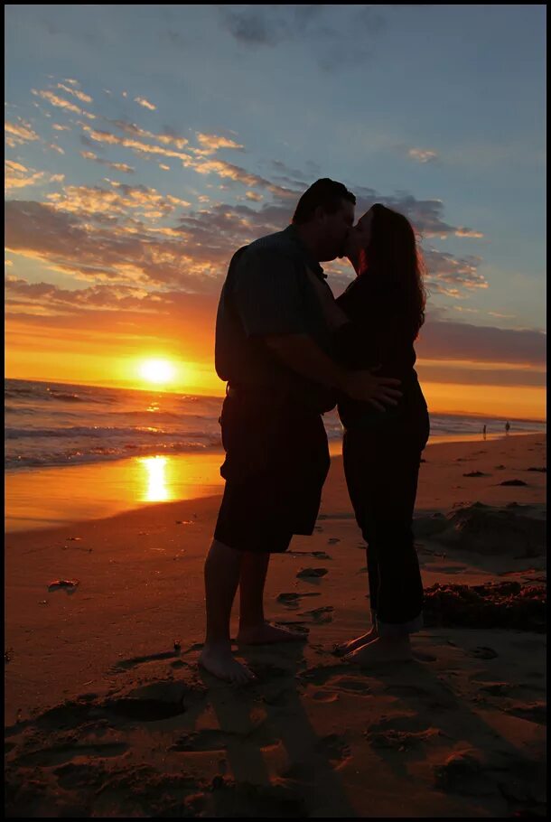 Sunset kiss. Объятия на закате. Реальные фото влюбленных. Sunset kiss. Sunset kiss.