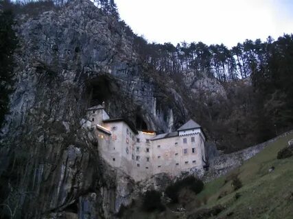 Пещера замка