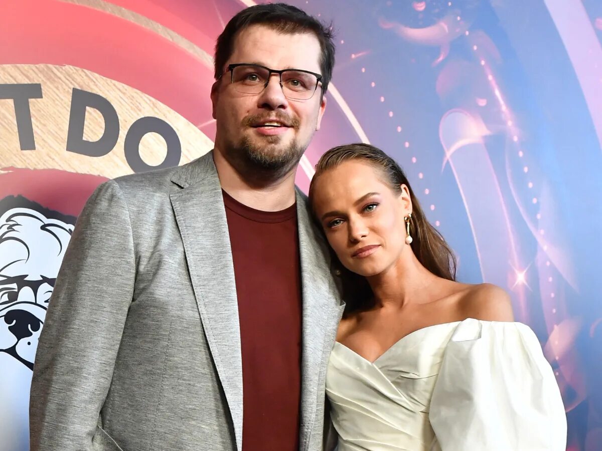 Новая девушка харламова гарика. Нова девушка харламова. Екатерина ковальчук и харламов. Гарик харламов и екатерина ковальчук. Новая девушка харламова гарика.