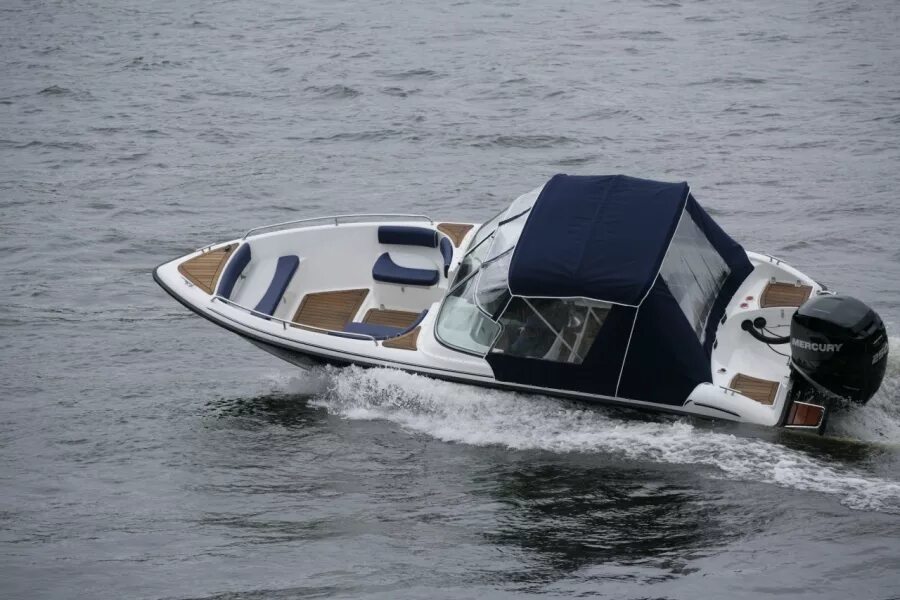 Комбинированная лодка. Silver Husky 630. Silver Eagle 630 DC. Катер Сильвер хаски. Silver 630 Husky (~2010).