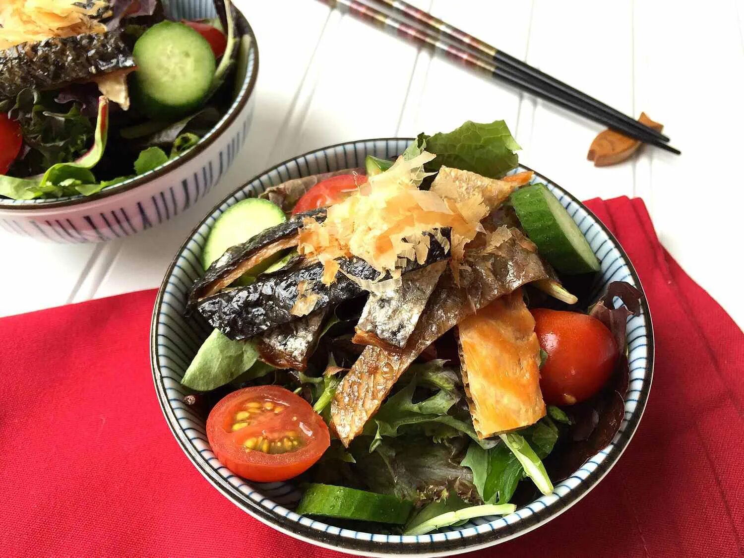 Жареной кожи. Курица с обжаренной кожей. Чичаррон из свиной шкурки. Жареной кожи. Куриная кожа жареная.