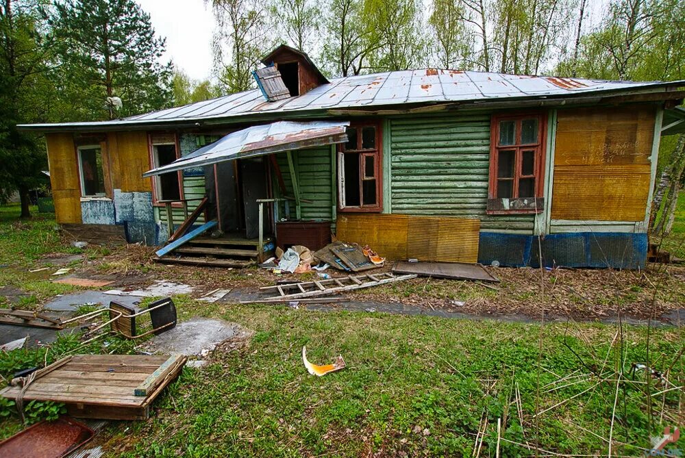 Заброшенный лагерь ракета. Заброшенный Пионерский лагерь Ласточка. Лагерь ракета Чита Атамановка. Пионерлагерь ракета Бишкек.