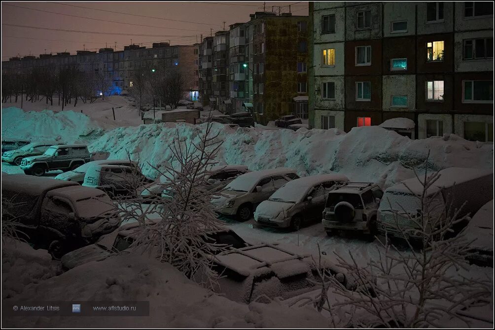 Циан петропавловск камчатский. Петропавловск-Камчатский спальные районы. Спальные районы Петропало Петропавловск-Камчатский. Спальные районы зима. Спальные районы зимой ночью.