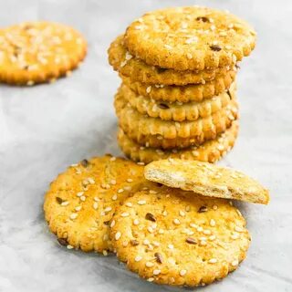 Печенье крекеры с кунжутом