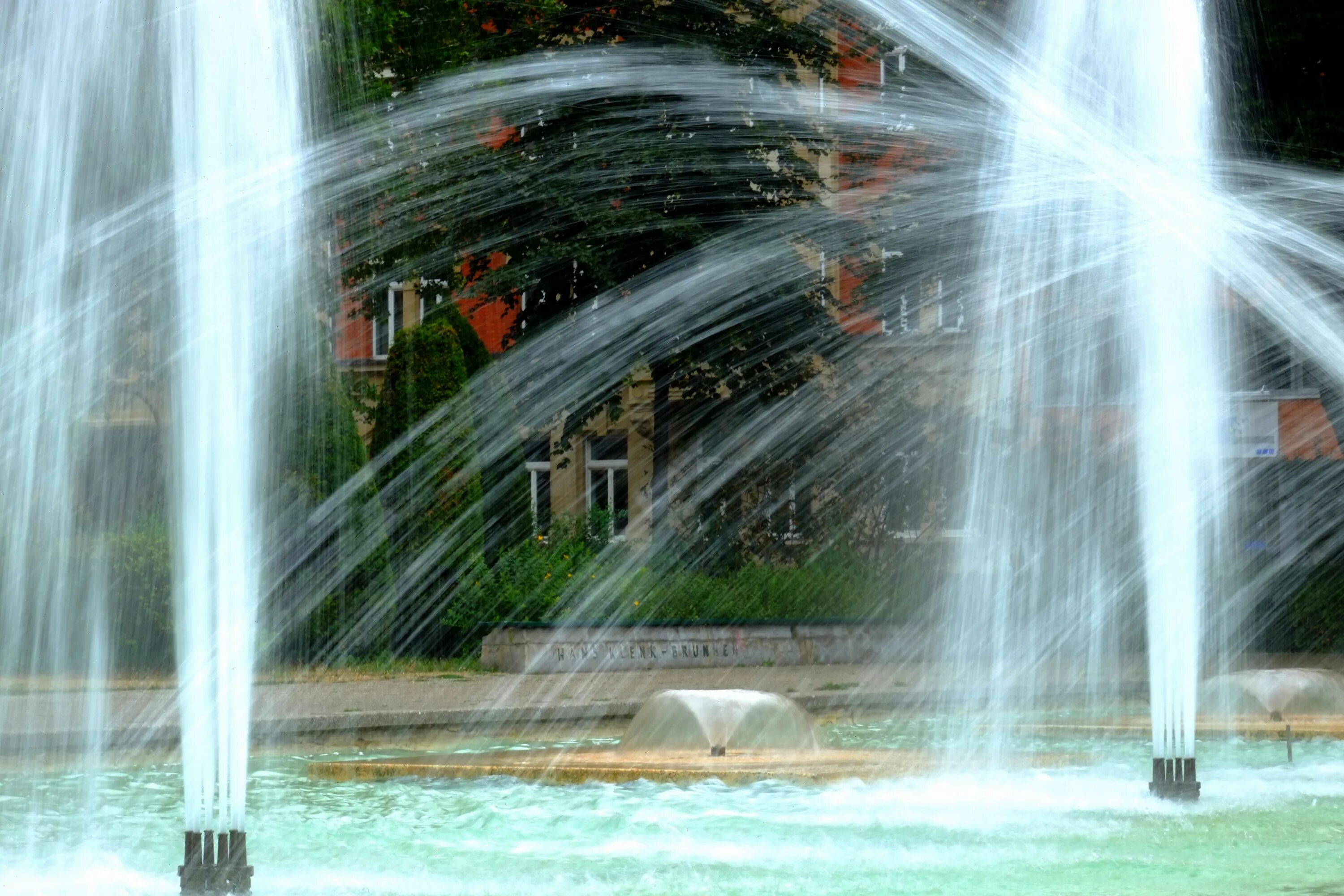 Water fountain перевод на русский. Струя фонтана. Фонтанчик с водой. Струя воды фонтан. Вода в фонтане.
