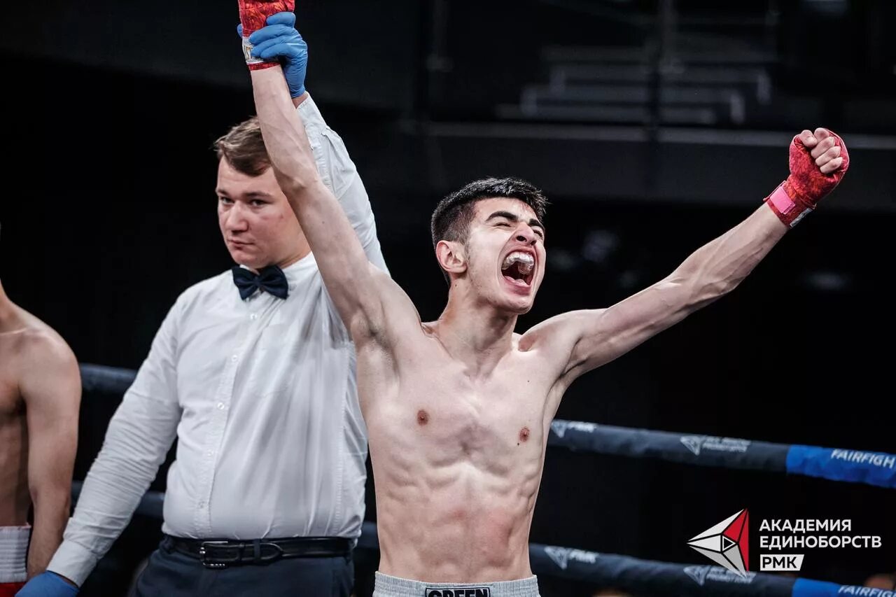 Боевые искусства екатеринбург. Ural warriors team екатеринбург. Дворец единоборств екатеринбург. Боевые искусства екатеринбург. Вин чун боевое искусство.