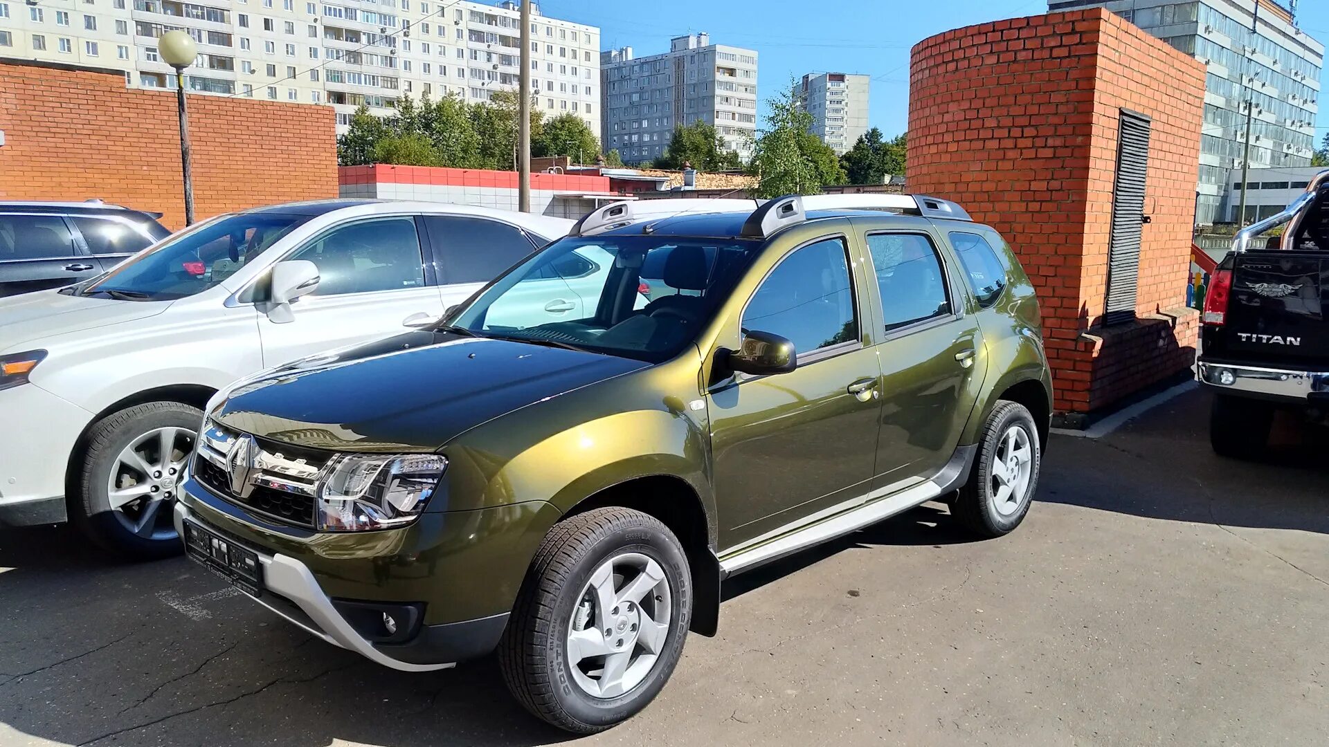Renault Duster зеленый хаки. Renault Duster 2017 зеленый. Renault Duster хаки. Рено Дастер 2 хаки.
