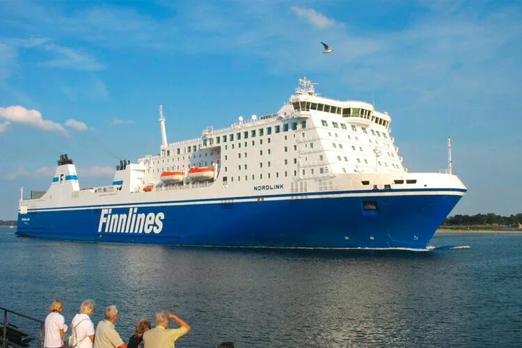 Паром балтик принцесс. Паромы обзор. Viking line паром viking xprs. Паромы обзор. Паром росток треллеборг.