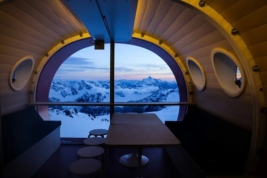 Отель leaprus на эльбрусе. Приют leaprus эльбрус. Высокогорный приют leaprus. Номера на эльбрусе. Номера на эльбрусе.