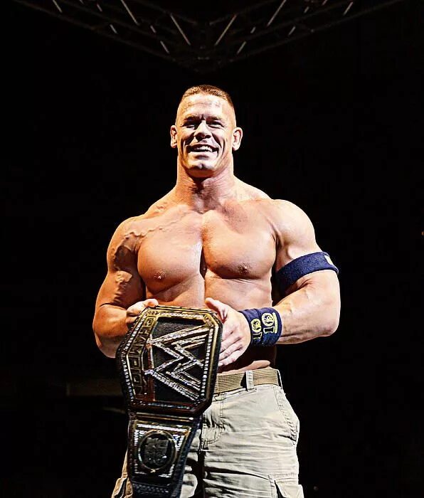 Джон сина рестлер. Джон сина в костюме. John cena. Американский сина. Американский сина.