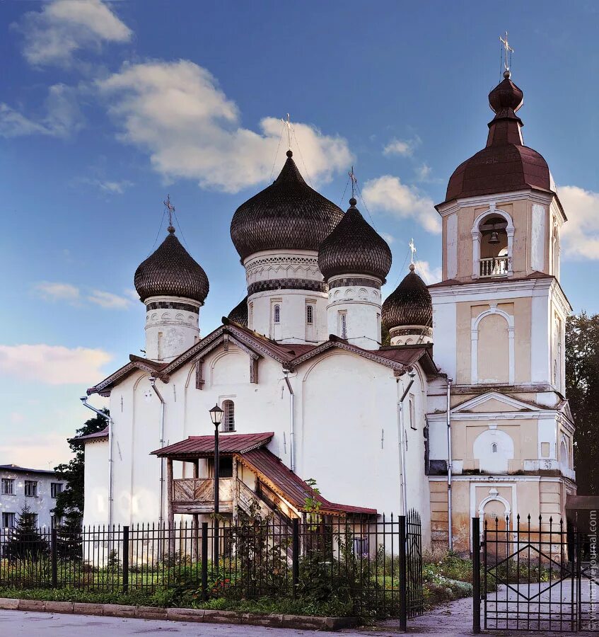 Церкви Великого Новгорода. Великий Новгород соборы и церкви. Церковь Федора Стратилата на Софийской стороне. Церкви Великого Новгорода старой Руси. Сайт церквей новгорода