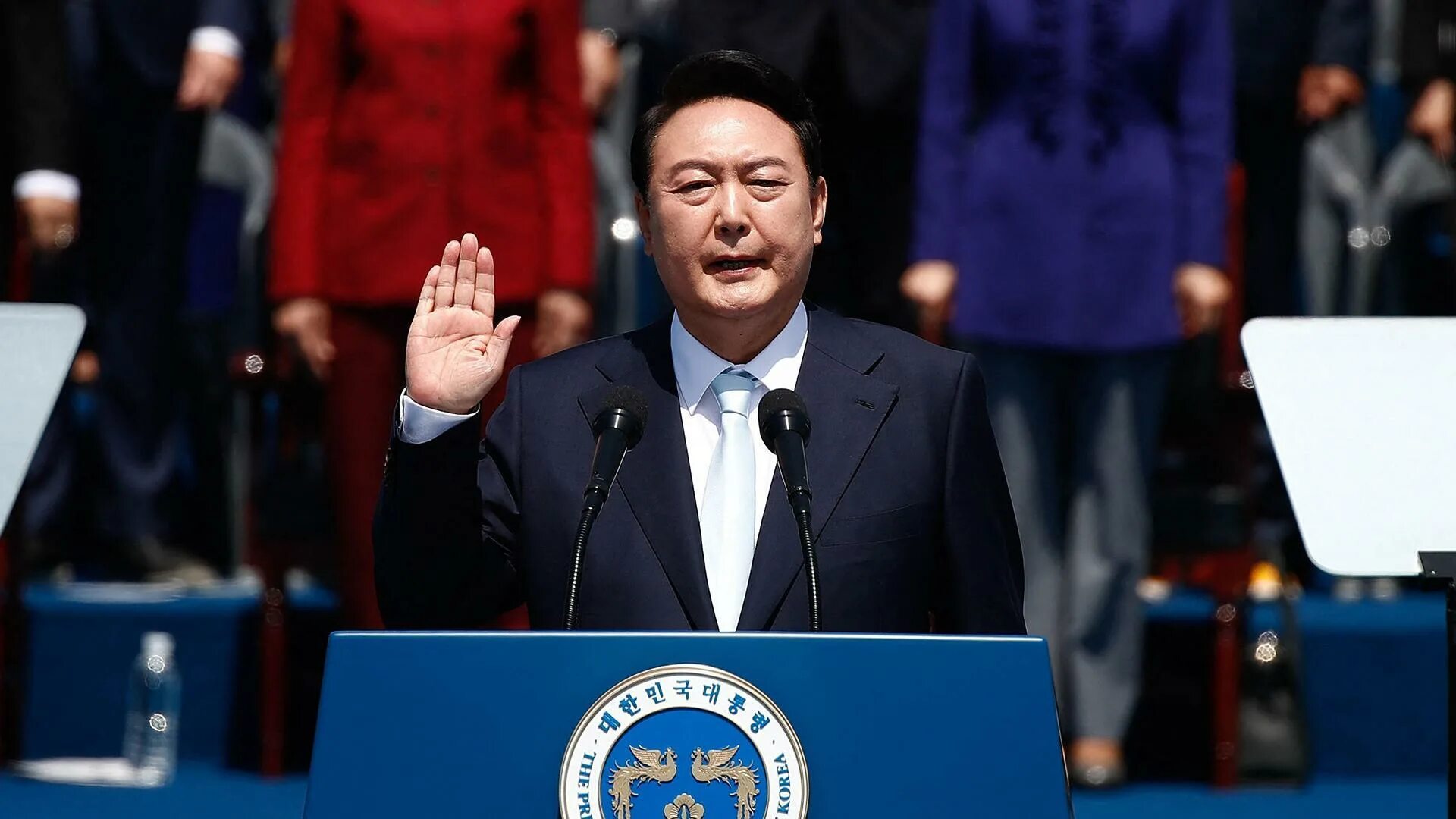 Юн сок ель и бтс. Юн сок ёль о россии. Юн сок ёль политики республики корея. Юн сок ёль и бтс. Чжун бтс.