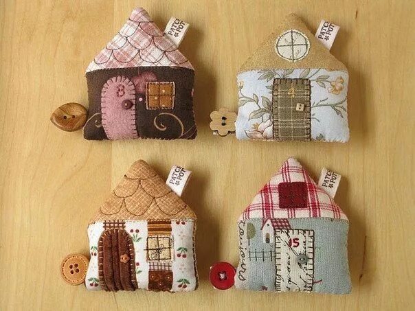 Little houses make me happy Crafts, Fabric houses, Sewing projects