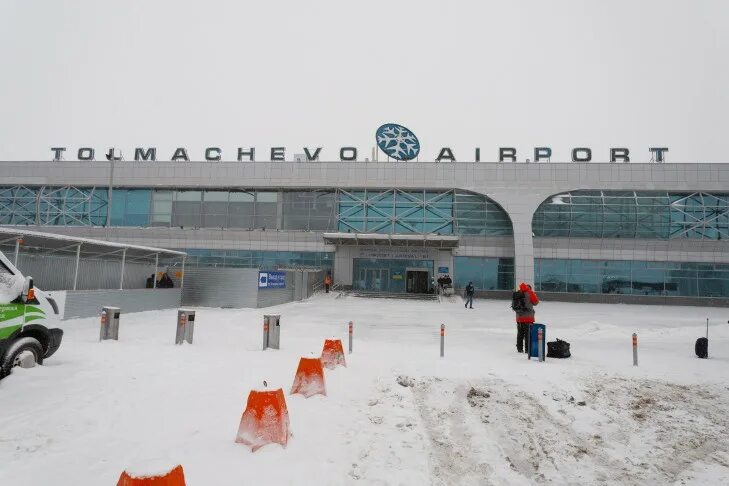 Аэропорт толмачево бийск автобус. Аэропорт толмачево 1993. аэропорт новосибирск. новосибирск толмачево. толмачево 2000 год.