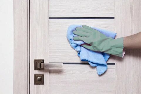 Дверные ручки протираются